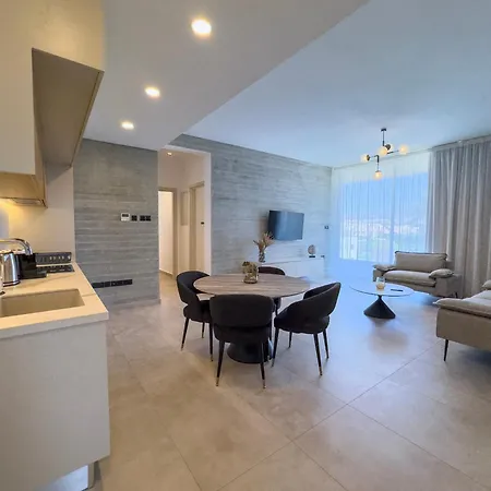 Malberry Park 301 - Modern 2 Bedroom With Pool, Gym, Jaccuzi Apartment