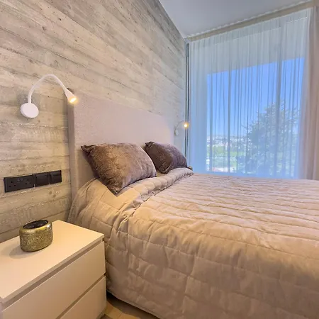 Apartment Malberry Park 301 - Modern 2 Bedroom With Pool, Gym, Jaccuzi