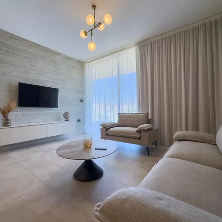 Malberry Park 301 - Modern 2 Bedroom With Pool, Gym, Jaccuzi Apartment *