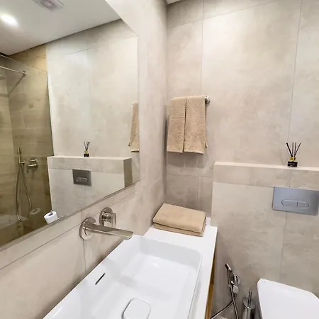 Apartment Malberry Park 301 - Modern 2 Bedroom With Pool, Gym, Jaccuzi Paphos