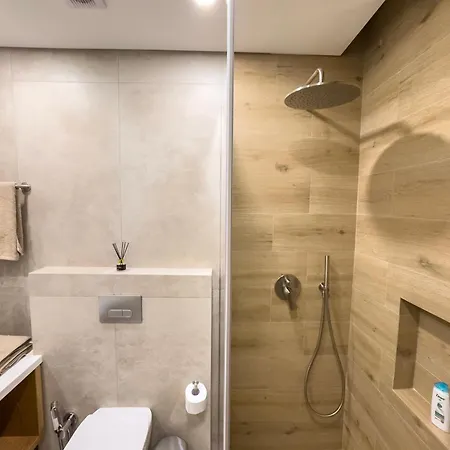 Malberry Park 301 - Modern 2 Bedroom With Pool, Gym, Jaccuzi Paphos