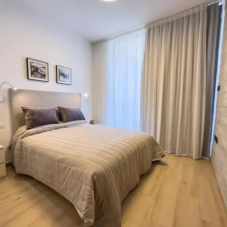 Apartment Malberry Park 301 - Modern 2 Bedroom With Pool, Gym, Jaccuzi