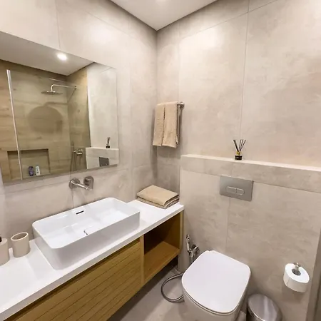 Malberry Park 301 - Modern 2 Bedroom With Pool, Gym, Jaccuzi Apartment Paphos