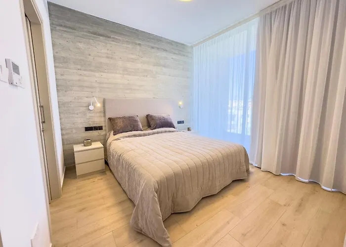 Malberry Park 301 - Modern 2bedroom With Shared Heated Pool, Sauna, Gym, Jacuzzi Apartament