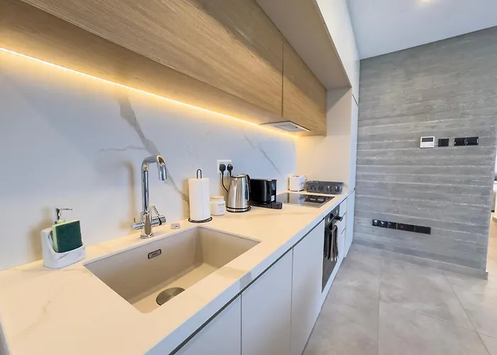 Malberry Park 301 - Modern 2bedroom With Shared Heated Pool, Sauna, Gym, Jacuzzi Apartament Paphos