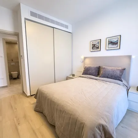 Malberry Park 301 - Modern 2 Bedroom With Pool, Gym, Jaccuzi * Пафос