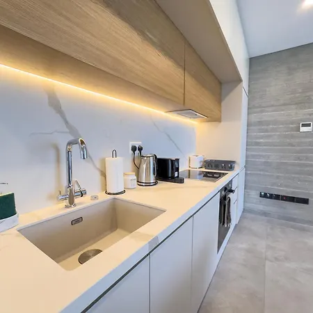 Malberry Park 301 - Modern 2bedroom With Shared Heated Pool, Sauna, Gym, Jacuzzi Appartamento Paphos