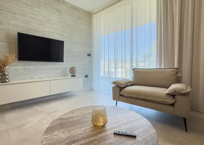 Malberry Park 301 - Modern 2bedroom With Shared Heated Pool, Sauna, Gym, Jacuzzi Apartamento Paphos