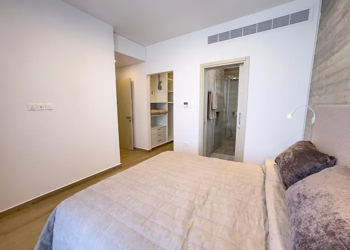 Apartmán Malberry Park 301 - Modern 2bedroom With Shared Heated Pool, Sauna, Gym, Jacuzzi Paphos