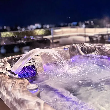 Malberry Park 301 - Modern 2bedroom With Shared Heated Pool, Sauna, Gym, Jacuzzi *