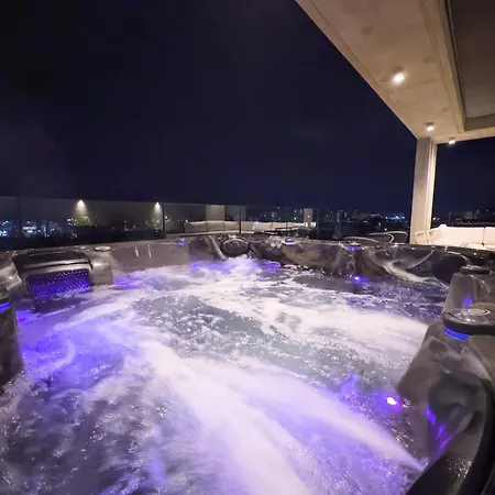 Apartment Malberry Park 301 - Modern 2bedroom With Shared Heated Pool, Sauna, Gym, Jacuzzi *