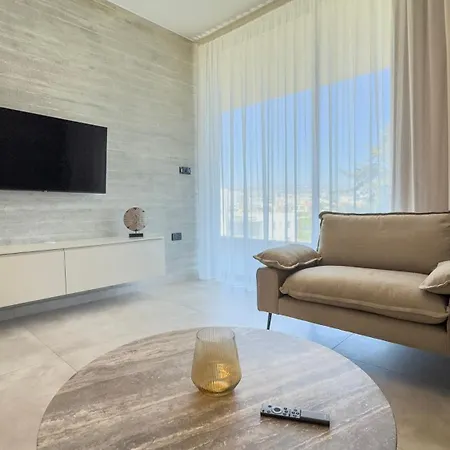 Malberry Park 301 - Modern 2bedroom With Shared Heated Pool, Sauna, Gym, Jacuzzi Apartment Paphos